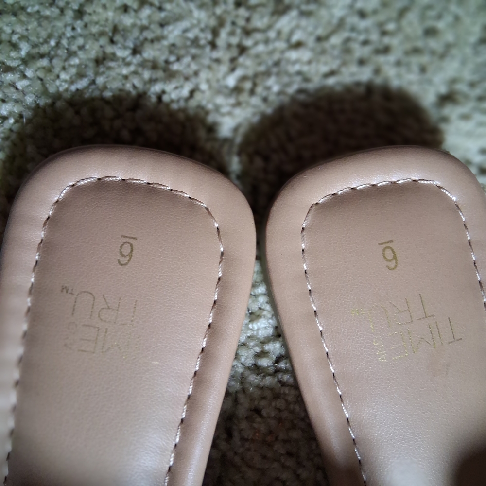 Time and Tru Women's White Slide Sandals with Gold Buckle - Picture 4 of 4